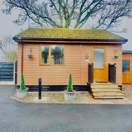 Cherry Cabin With Hot Tub Γιορκ Εξωτερικό φωτογραφία